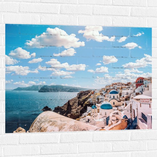 WallClassics - Muursticker - Klassiek Witte Huisjes in Santorini - 100x75 cm Foto op Muursticker