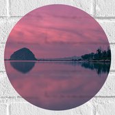 Muursticker Cirkel - Roze Wolken boven het Stille Water - 30x30 cm Foto op Muursticker