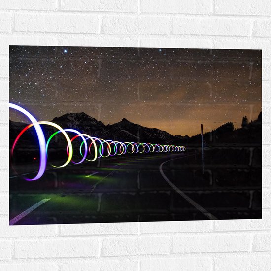 Muursticker - Lichtcirkels in Verschillende Kleuren op de Weg - 80x60 cm Foto op Muursticker