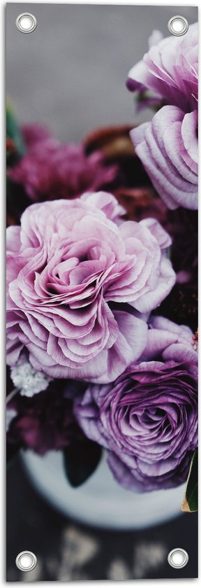 Tuinposter – Bovenaanzicht Gekleurde Bloemen in een Vaas - 20x60 cm Foto op Tuinposter (wanddecoratie voor buiten en binnen)
