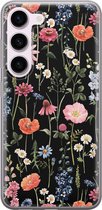 Leuke Telefoonhoesjes - Hoesje geschikt voor Samsung Galaxy S23 - Dark flowers - Soft case - TPU - Bloemen - Zwart