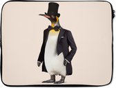 Laptophoes 15.6 inch - Pinguïn - Dier - Hoed - Colbert - Zwart - Laptop sleeve - Binnenmaat 39,5x29,5 cm - Zwarte achterkant