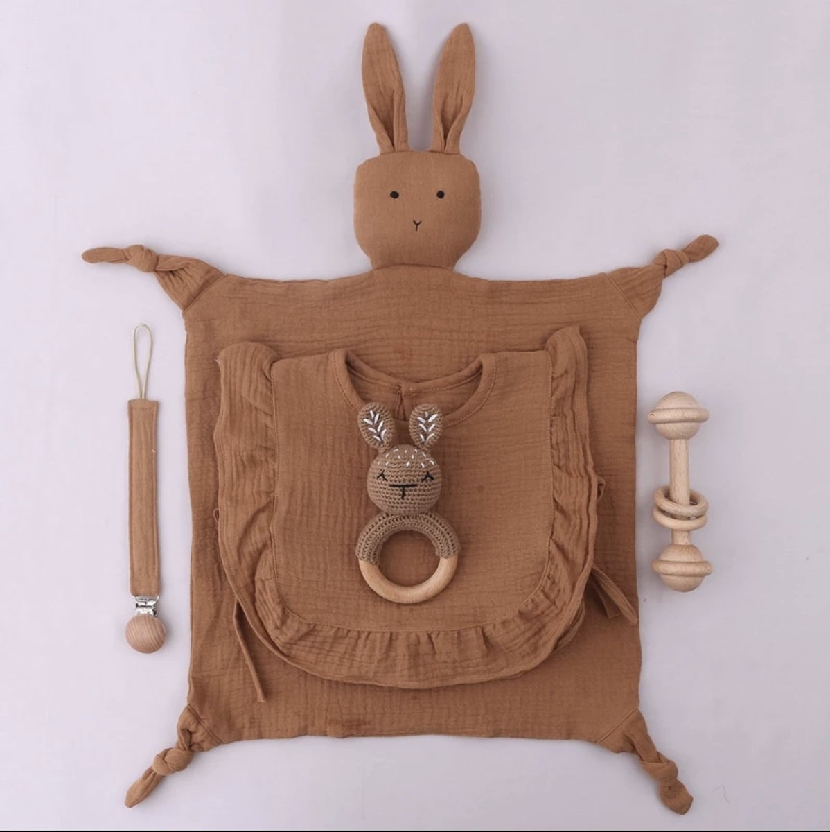 Goedkoopste Geboortecadeau pakket - baby compleet kraamcadeau - rammelaar knuffel konijn - slabbetje - bruin
