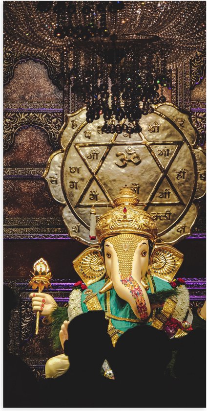 Poster Glanzend – Ganesha Beeld in Hindoeïstische Tempel - 50x100 cm Foto op Posterpapier met Glanzende Afwerking
