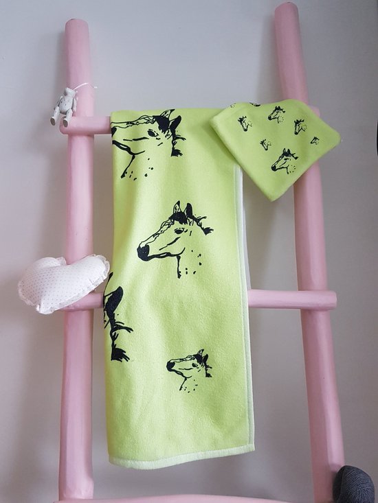 Baby Handdoek- en Washandjeset - Baby / Kinder / Peuter - Extra Zachte Handdoek met aan de ander zijde Zacht Badstof - Groen/ Wit met afbeeldingen van een Paard - 100x50 cm - Beaulise Premium - Ontworpen door Nathalie