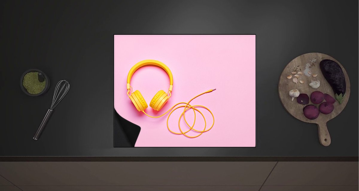 Inductie Beschermer - Gele Headset tegen Roze Achtergrond - 60x52 cm - 2 mm Dik - Inductieplaat Beschermer met zwarte kern