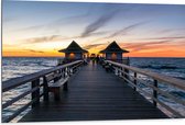 Dibond - Stijger met twee Huisjes op Zee - 105x70 cm Foto op Aluminium (Met Ophangsysteem)