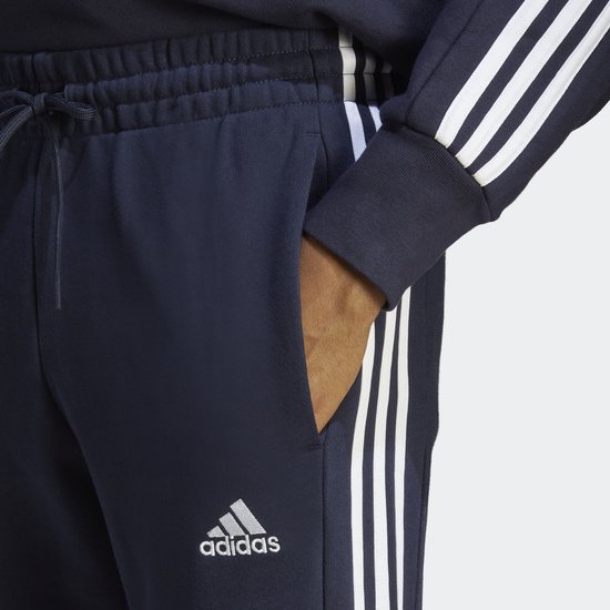 Adidas Pantalon pour Homme Essentials French Terry Tapered Cuff 3-Stripes  Bleu Bleu - Cdiscount Sport