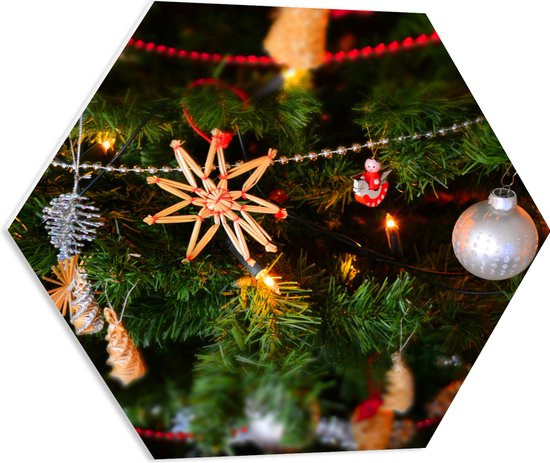 PVC Schuimplaat Hexagon - Verschillende Ornamenten en Kerstballen in Kerstboom - 60x52.2 cm Foto op Hexagon (Met Ophangsysteem)