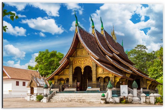 Dibond - Goud met Bruine Wat Xiengthong Tempel in Luang Pabrang, Laos - 60x40 cm Foto op Aluminium (Wanddecoratie van metaal)