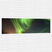 Muursticker - Noorderlicht bij Sneeuwlandschap - 150x50 cm Foto op Muursticker