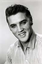 Dibond - Filmsterren - Retro / Vintage - Elvis Presley in wit / grijs / zwart - 120 x 180 cm.