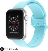 EP Goods - Bandje Geschikt voor Apple Watch Series 1/2/3/4/5/6/SE/7/8/Ultra en Ultra 2 - 42/44/45/49mm - Siliconen - Met Gesp Sluiting - Lichtblauw