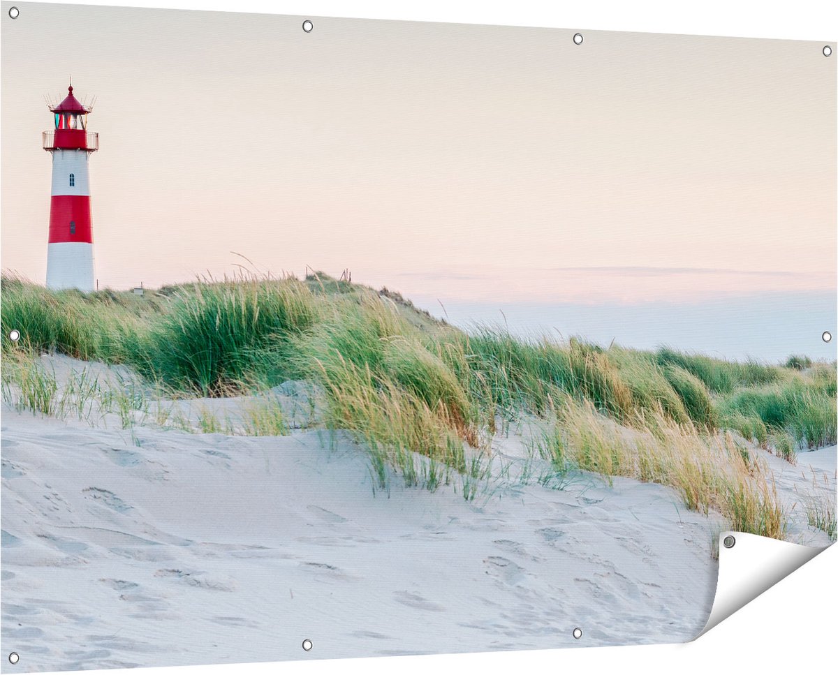 Gards Tuinposter Strand en Duinen met een Vuurtoren - 150x100 cm - Tuindoek - Tuindecoratie - Wanddecoratie buiten - Tuinschilderij Multikleur