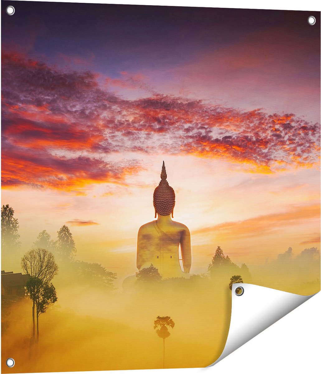 Gards Tuinposter Boeddha Beeld in de Mist - 70x70 cm - Tuindoek - Tuindecoratie - Wanddecoratie buiten - Tuinschilderij Multikleur