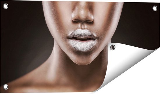 Gards Tuinposter Zilveren Lippen van een Afrikaanse Vrouw - 60x30 cm - Tuindoek - Tuindecoratie - Wanddecoratie buiten - Tuinschilderij