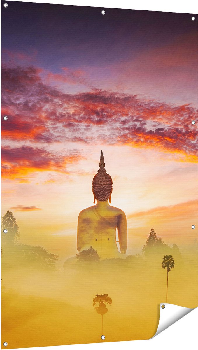 Gards Tuinposter Boeddha Beeld in de Mist - 100x150 cm - Tuindoek - Tuindecoratie - Wanddecoratie buiten - Tuinschilderij Multikleur