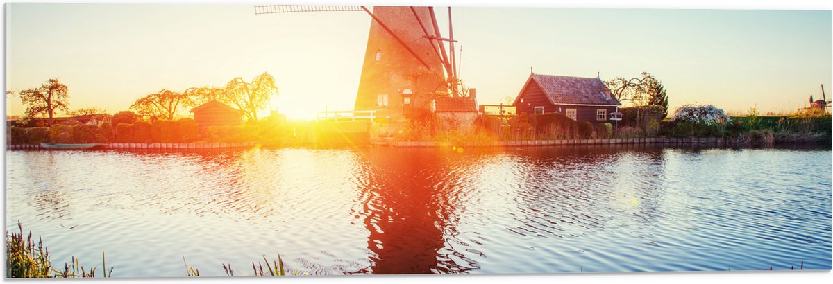 WallClassics - Acrylglas - Zonlicht langs Hollandse Molen aan het Water - 90x30 cm Foto op Acrylglas (Wanddecoratie op Acrylaat)