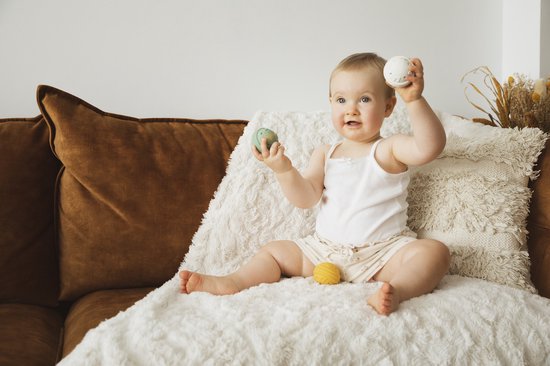Sophie de giraf Muzikale Speelballen - 5-Senses Collectie - Speelgoedbal - Babyspeelgoed - 100% Natuurlijk rubber - OK-Biobased - Vanaf 3 maanden - Geel/Wit/Groen - 3 Stuks van Sophie de Giraf. — afbeelding 5