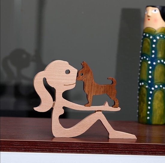 Houten beeldje - Natuurlijk hout - Beeld - Decoratief - Hout - Vrouw - Hond – B015