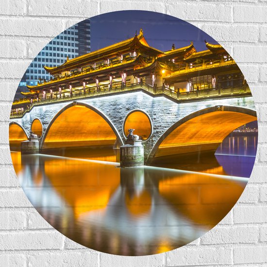 Muursticker Cirkel - Verlichte Anshun Brug in de Avond in Chengdu, China - 90x90 cm Foto op Muursticker