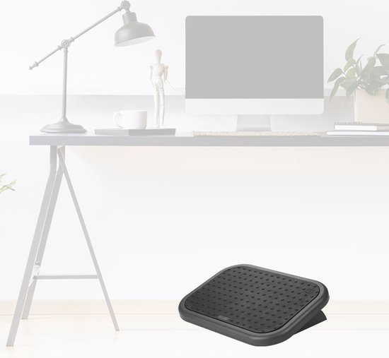 Zwarte voetensteun op een bureau-omgeving met een computer.