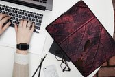 Laptophoes 13 inch - Abstract - Rood - Bladeren - Plant - Laptop sleeve - Binnenmaat 32x22,5 cm - Zwarte achterkant
