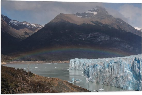 WallClassics - Vlag - Regenboog in Landschap met IJskappen - 90x60 cm Foto op Polyester Vlag