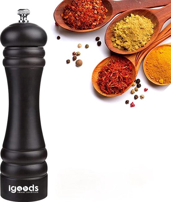Moulin à poivre noir de 27cm avec logo igoods, à côté de cuillères en bois remplies d'épices variées comme des flocons de piment, du curcuma et du safran.