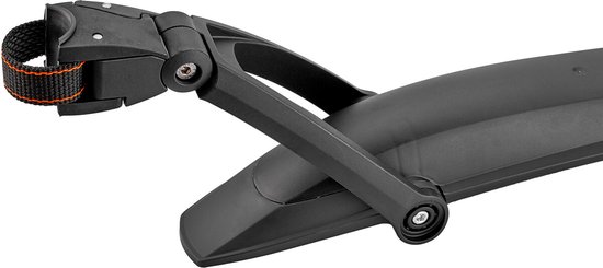 Detailopname van het bevestigingsmechanisme met oranje riem van het X-Blade II spatbord.