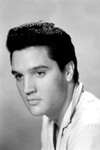 Tuinposter - Filmsterren - Retro / Vintage - Elvis Presley in wit / grijs / zwart - 160 x 240 cm.