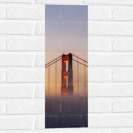 Muursticker - Golden Gate Bridge in de Ochtendmist tijdens Zonsopkomst - 20x60 cm Foto op Muursticker