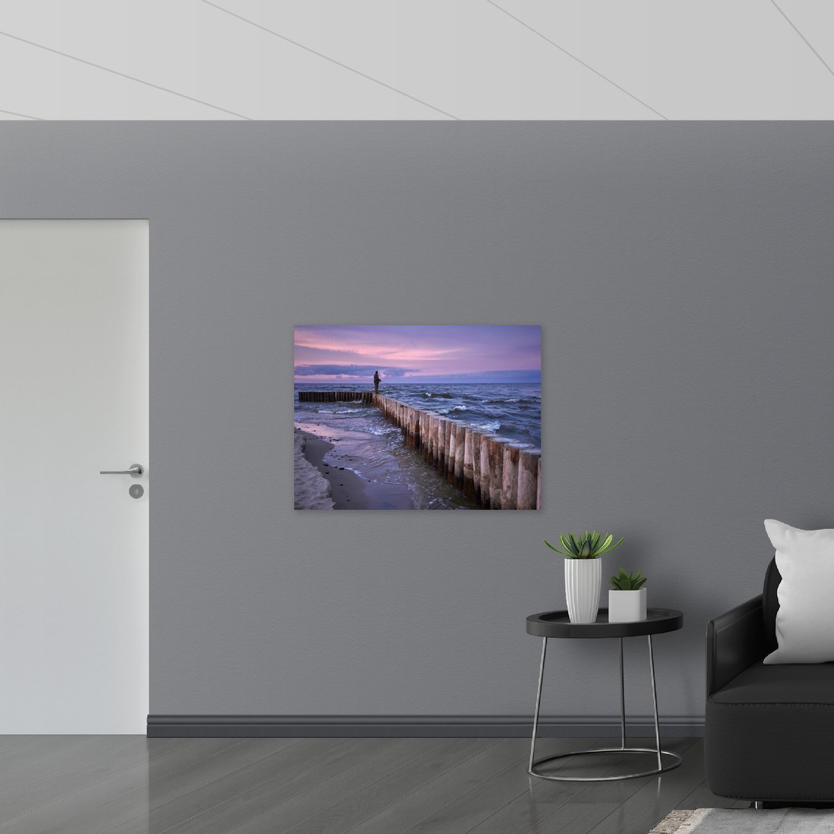Poster Glanzend – Man op Palen in de Wilde Zee tijdens het Vissen - 100x75 cm Foto op Post