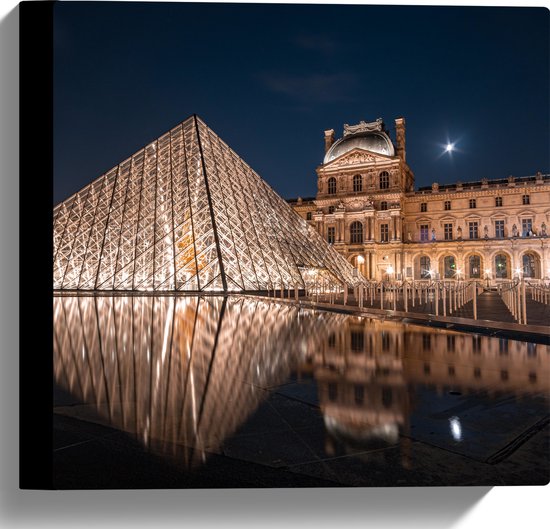 Canvas - Verlicht Louvre in Parijs, Frankrijk - 30x30 cm Foto op Canvas Schilderij (Wanddecoratie op Canvas)