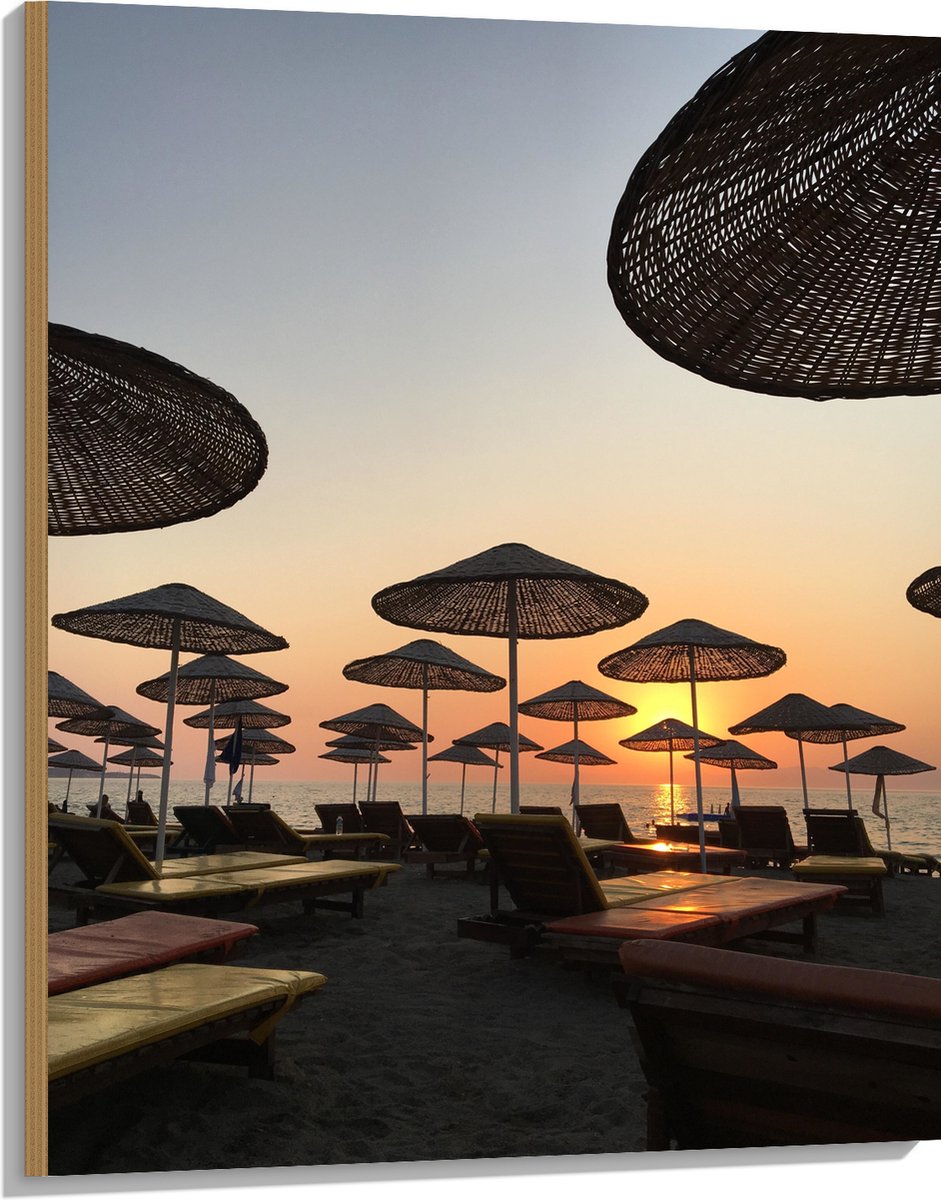 Hout - Strand met Ligbedden en Rieten Parasols - 75x100 cm - 9 mm dik - Foto op Hout (Met 