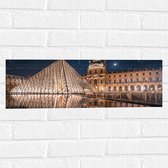 Muursticker - Verlicht Louvre in Parijs, Frankrijk - 60x20 cm Foto op Muursticker