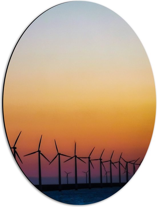 WallClassics - Dibond Ovaal - Rij Windmolers tijdens de Zonsondergang - 42x56 cm Foto op Ovaal (Met Ophangsysteem)