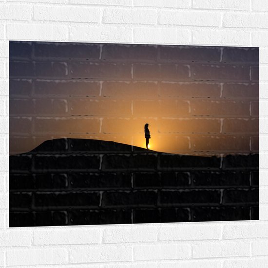 WallClassics - Muursticker - Silhouet Persoon op een Berg - 100x75 cm Foto op Muursticker