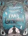 Boekomslag van 'Pan's Labyrinth: The Labyrinth of the Faun'. Een meisje met een donkere jurk kijkt naar een volle maan, omringd door bomen en feeën. De titel is in zilveren letters.