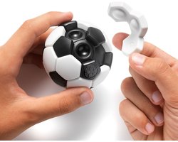 foto van SmartGames - Plug & Play Ball - voetbal puzzel - fidget toy en breinbreker