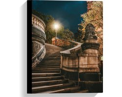 Canvas - Trap in Stad in de Nacht - 30x40 cm Foto op Canvas Schilderij (Wanddecoratie op Canvas)