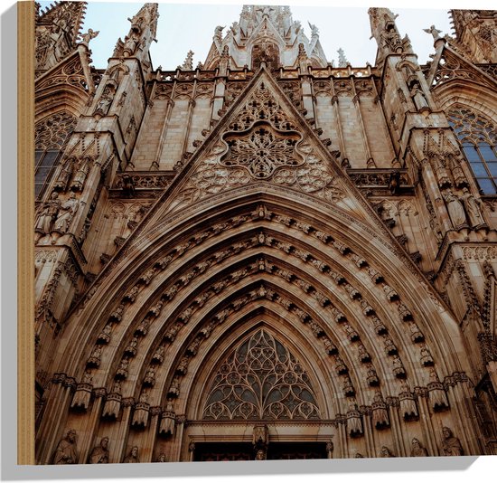 Hout - Vooraanzicht van Kathedraal in Barcelona in Spanje - 50x50 cm - 9 mm dik - Foto op Hout (Met Ophangsysteem)