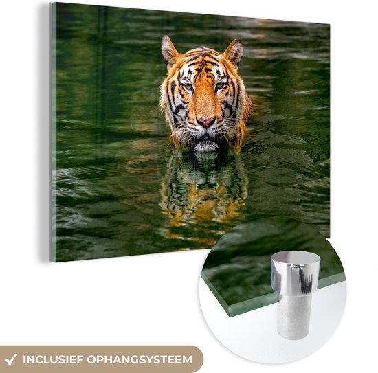 MuchoWow® Glasschilderij 90x60 cm - Schilderij acrylglas - Tijger - Water - Reflectie - Foto op glas - Schilderijen