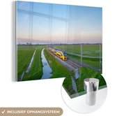 MuchoWow® Glasschilderij 30x20 cm - Schilderij acrylglas - Een trein rijdt door een landschap - Foto op glas - Schilderijen