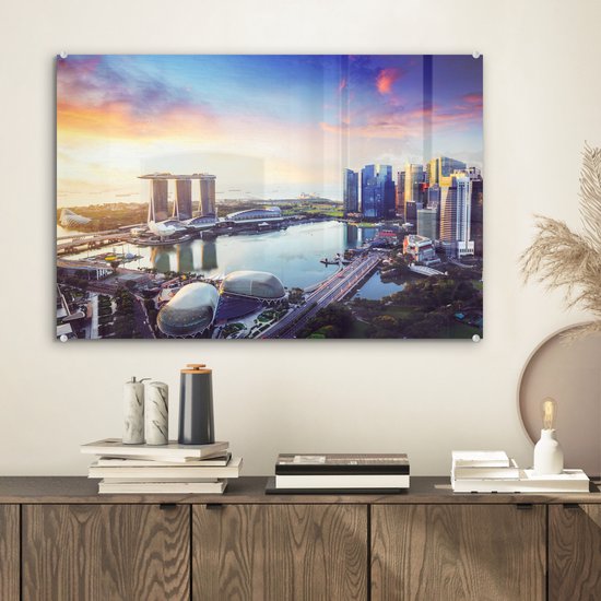 ® Glasschilderij 60x40 cm - Schilderij acrylglas - Skyline van Singapore met hoge torens bij zonsondergang - Foto op glas - Muurdecoratie woonkamer - Wanddecoratie slaapkamer - Schilderijen