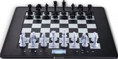MILLENNIUM The King Competition M831 - Schaakcomputer met adaptieve speelniveaus. Met adaptieve levels, Chess960 en 81 leds voor zetweergave. Uit te breiden voor online schaken.