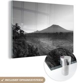 MuchoWow® Glasschilderij 150x100 cm - Schilderij acrylglas - Rijstvelden in Indonesië - zwart wit - Foto op glas - Schilderijen