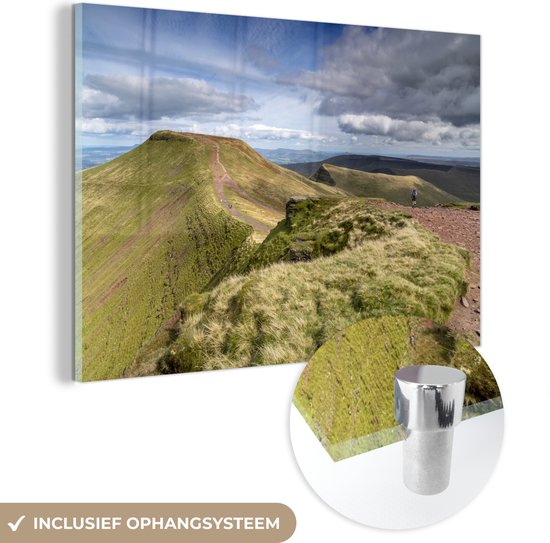MuchoWow® Glasschilderij 90x60 cm - Schilderij acrylglas - Groene bergen in het Nationaal park Brecon Beacons in Engeland - Foto op glas - Schilderijen