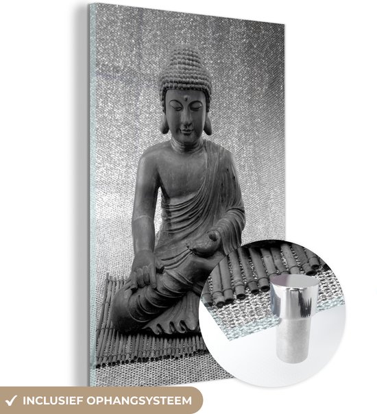 MuchoWow® Glasschilderij 60x90 cm - Schilderij acrylglas - Hindoe Boeddha standbeeld - zwart wit - Foto op glas - Schilderijen