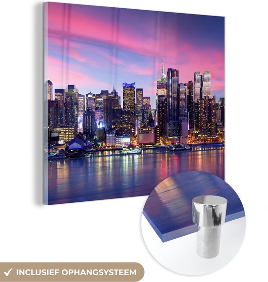 MuchoWow® Glasschilderij 90x90 cm - Schilderij acrylglas - Skyline - Water - Roze - New York - Foto op glas - Schilderijen